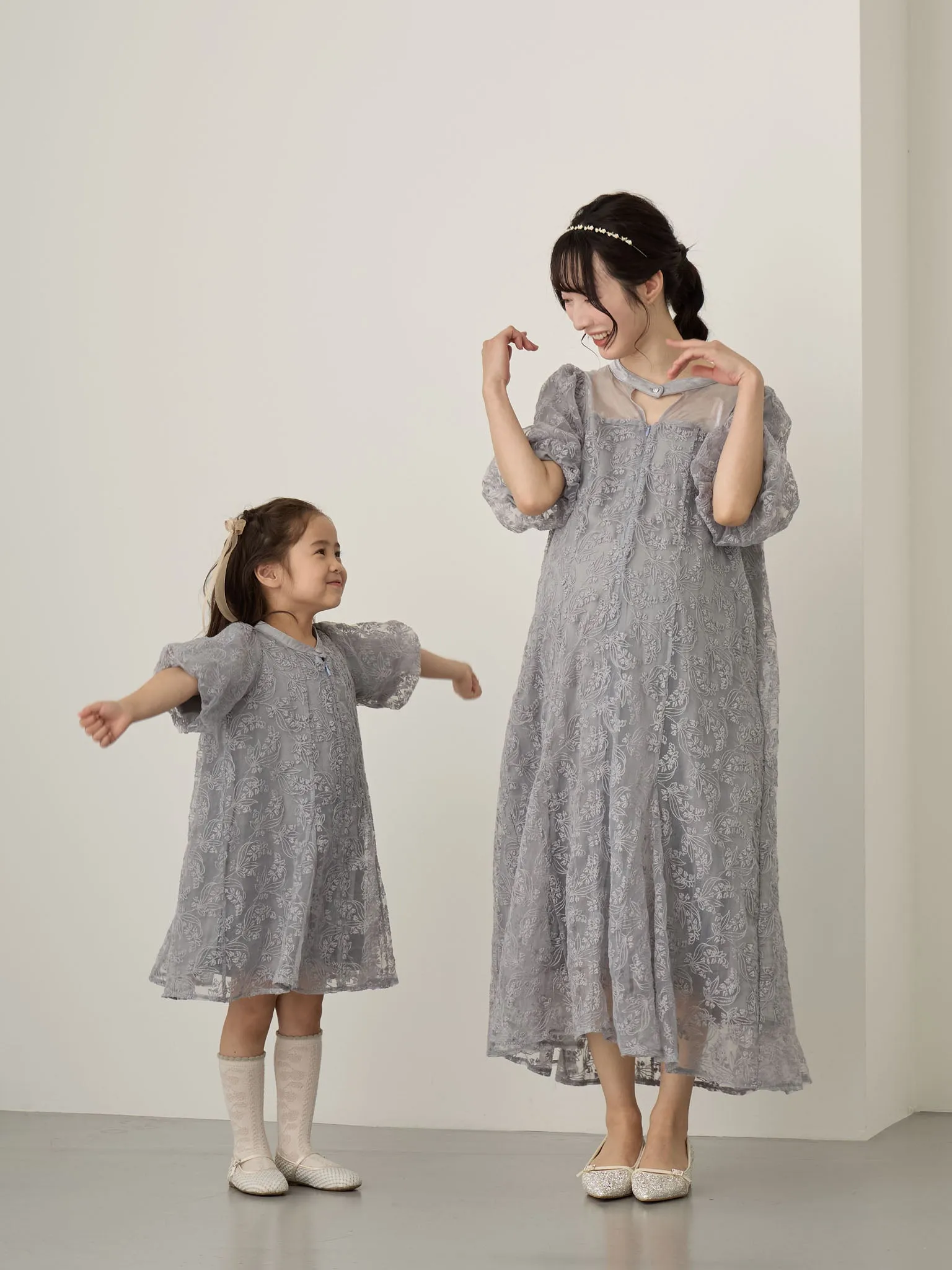 【キッズ】ボリューム袖総レースドレス Blue gray