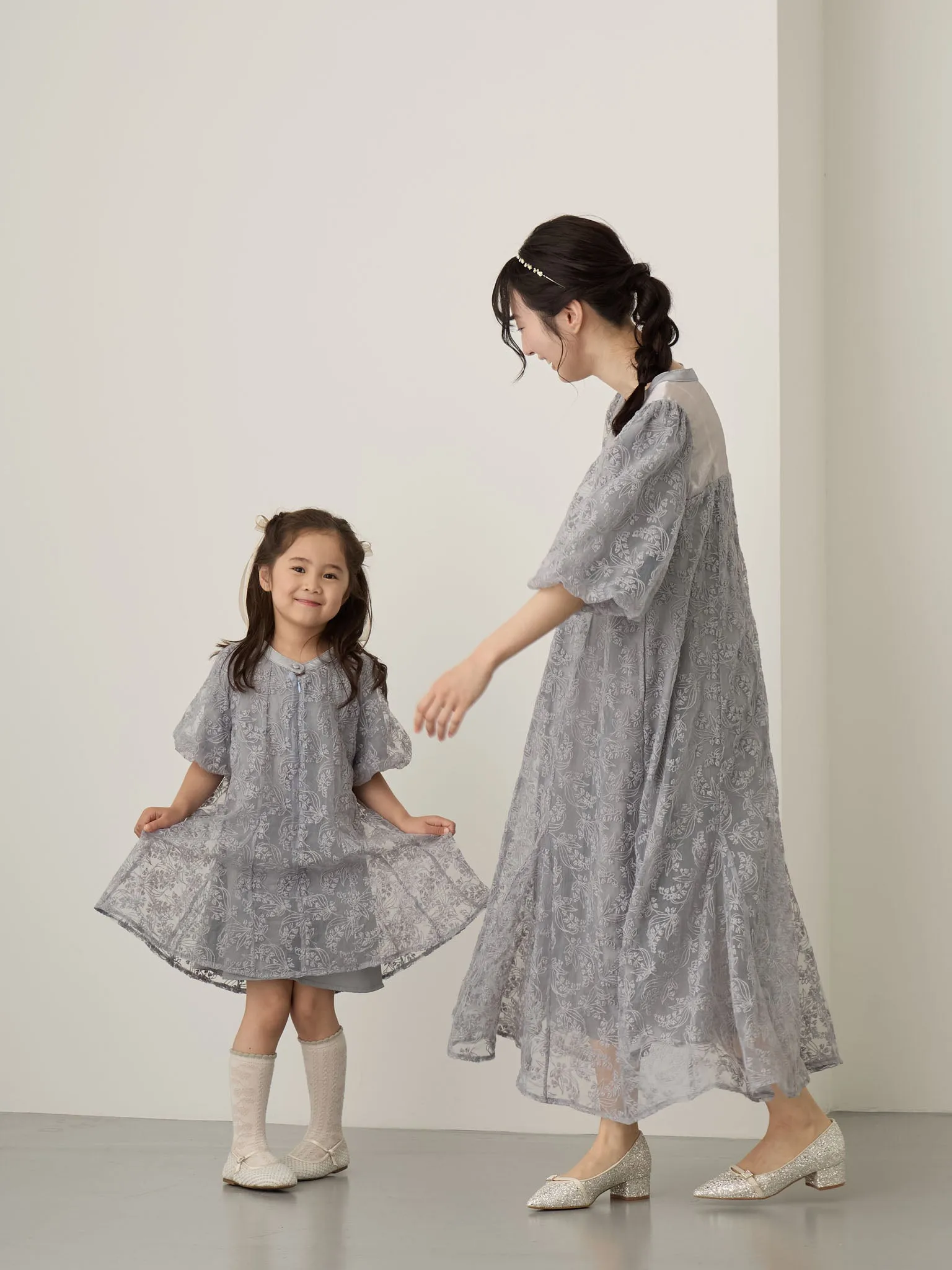 【キッズ】ボリューム袖総レースドレス Blue gray