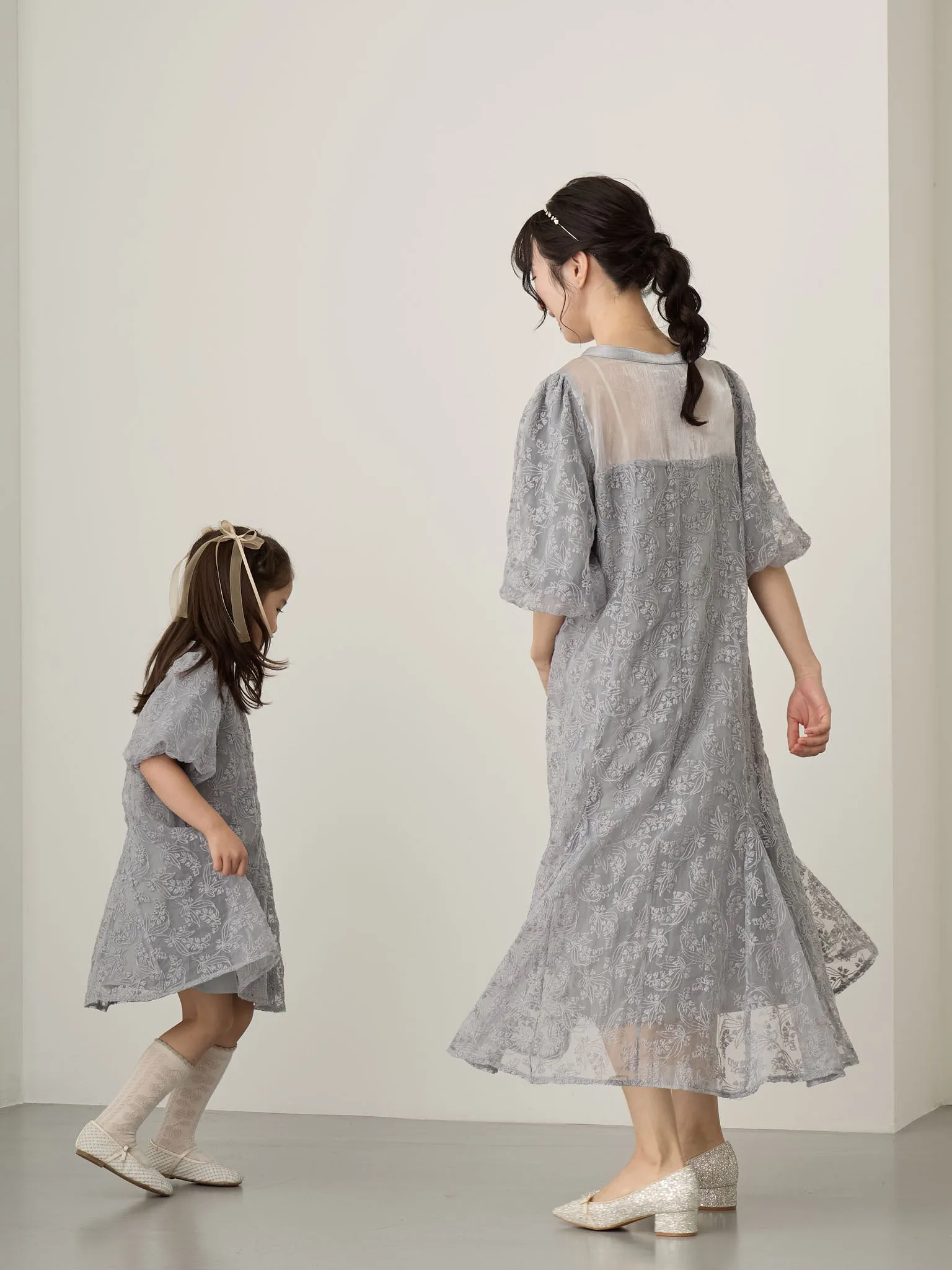 【キッズ】ボリューム袖総レースドレス Blue gray