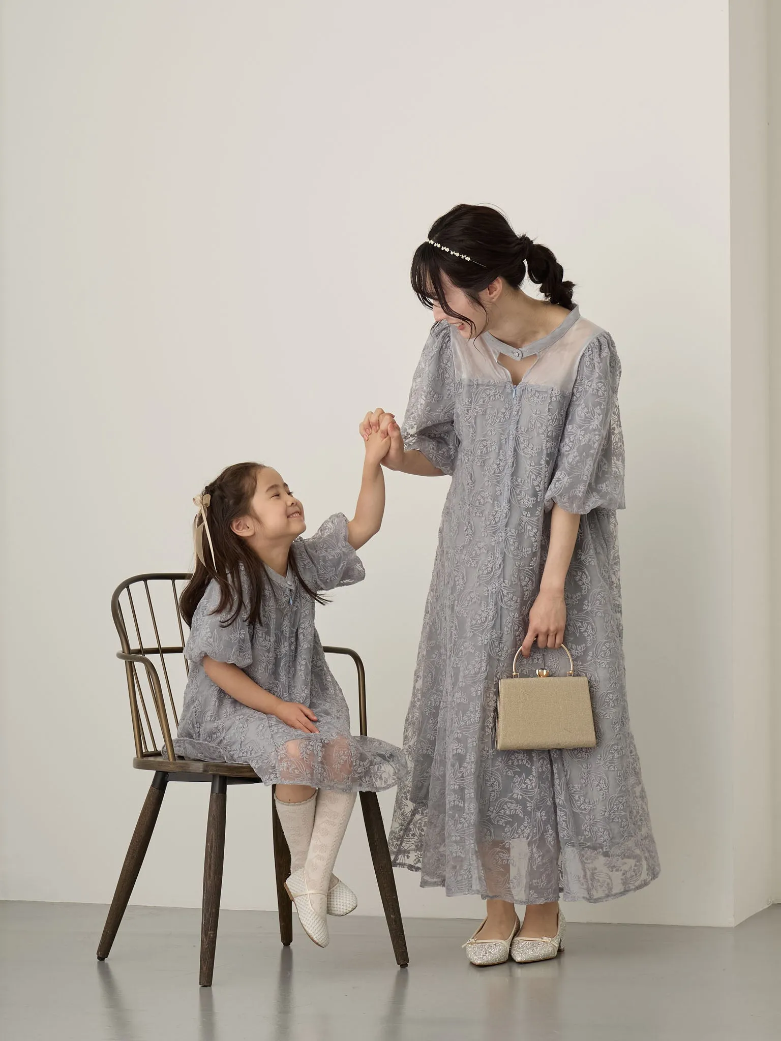【キッズ】ボリューム袖総レースドレス Blue gray