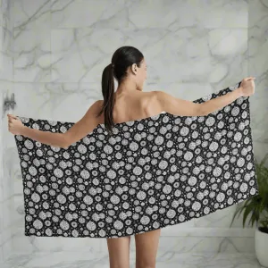 Black and White Ornament Bath Towel