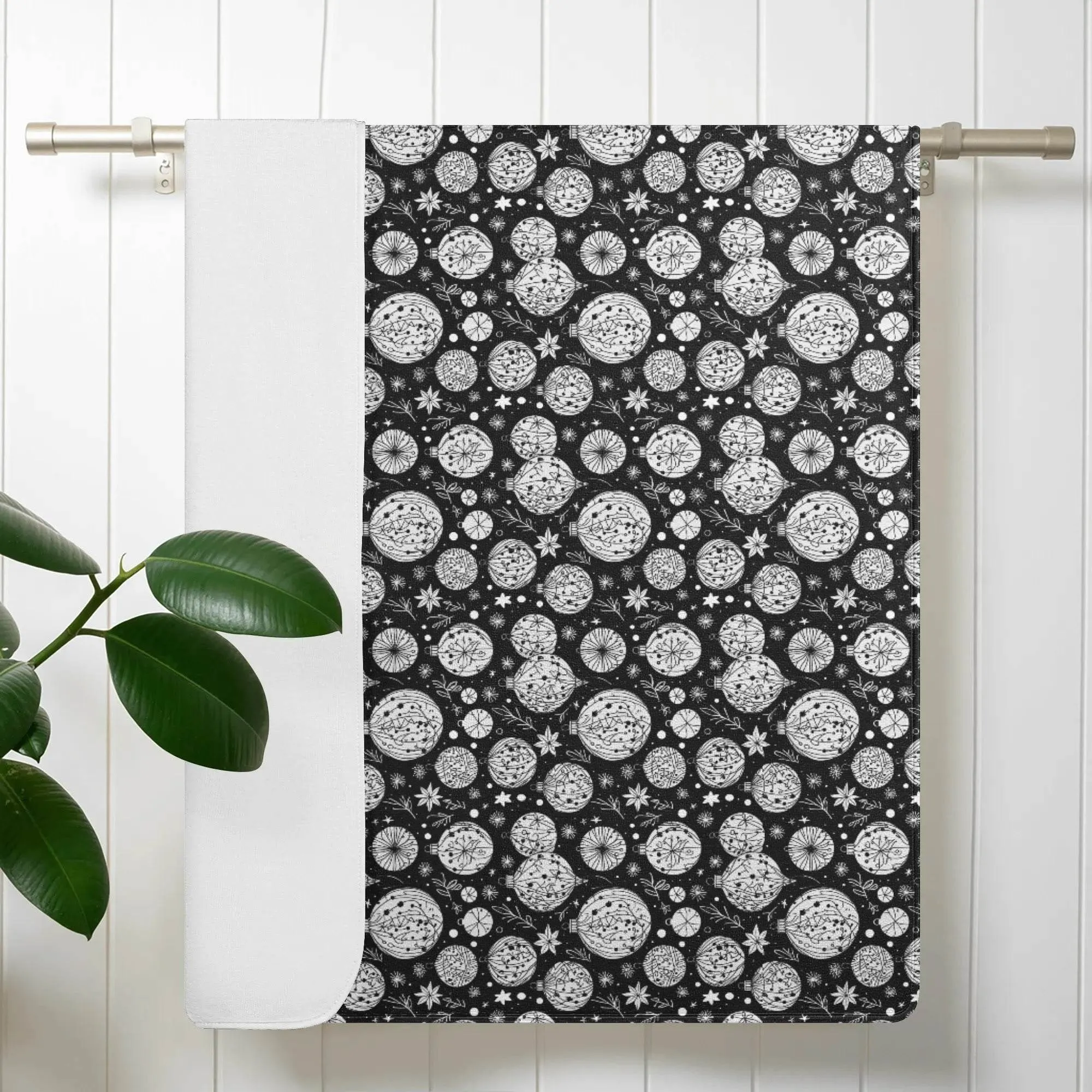 Black and White Ornament Bath Towel