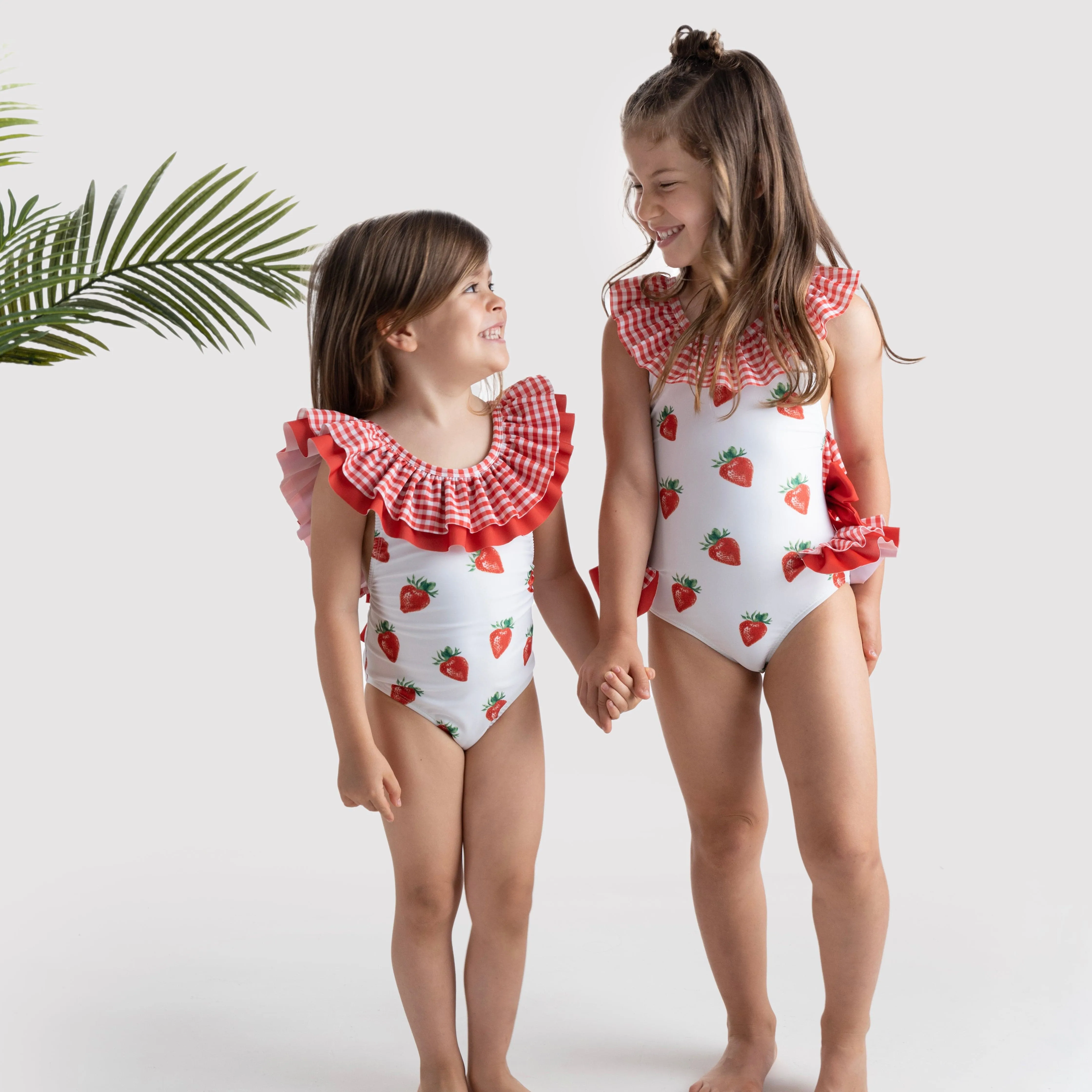 MEIA PATA - Saint Tropez Strawberries Print Swimsuit - Red