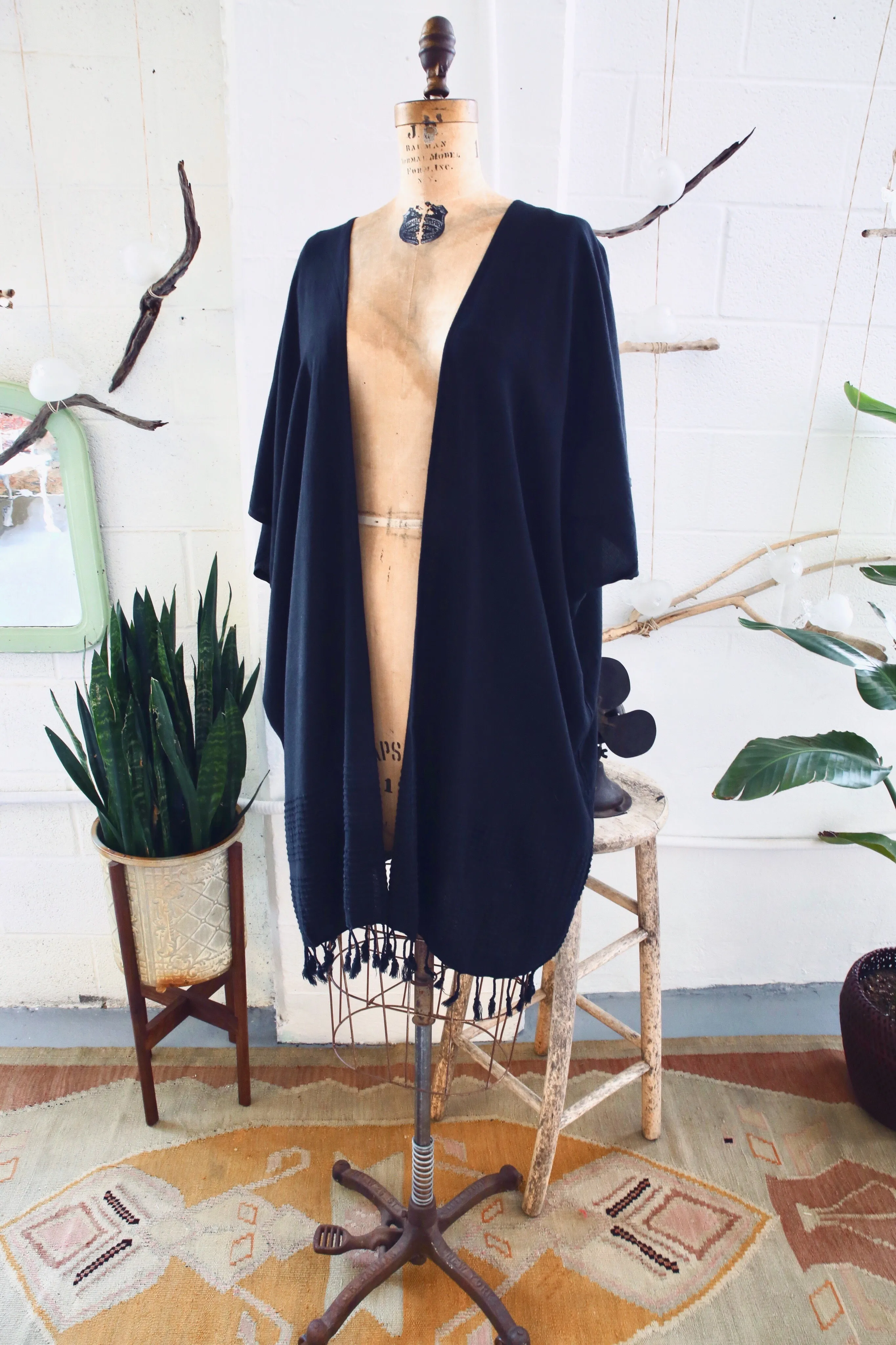 Pestemal Kaftan in Black (one size)