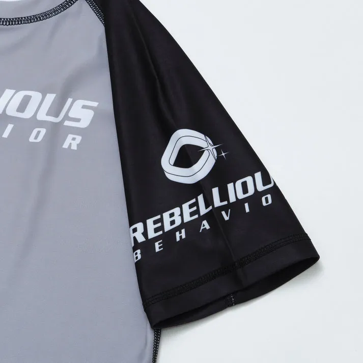 REBELLIOUS BEHAVIOR RBLS SPCS LOGO HALF RASH GUARD (SILVER)