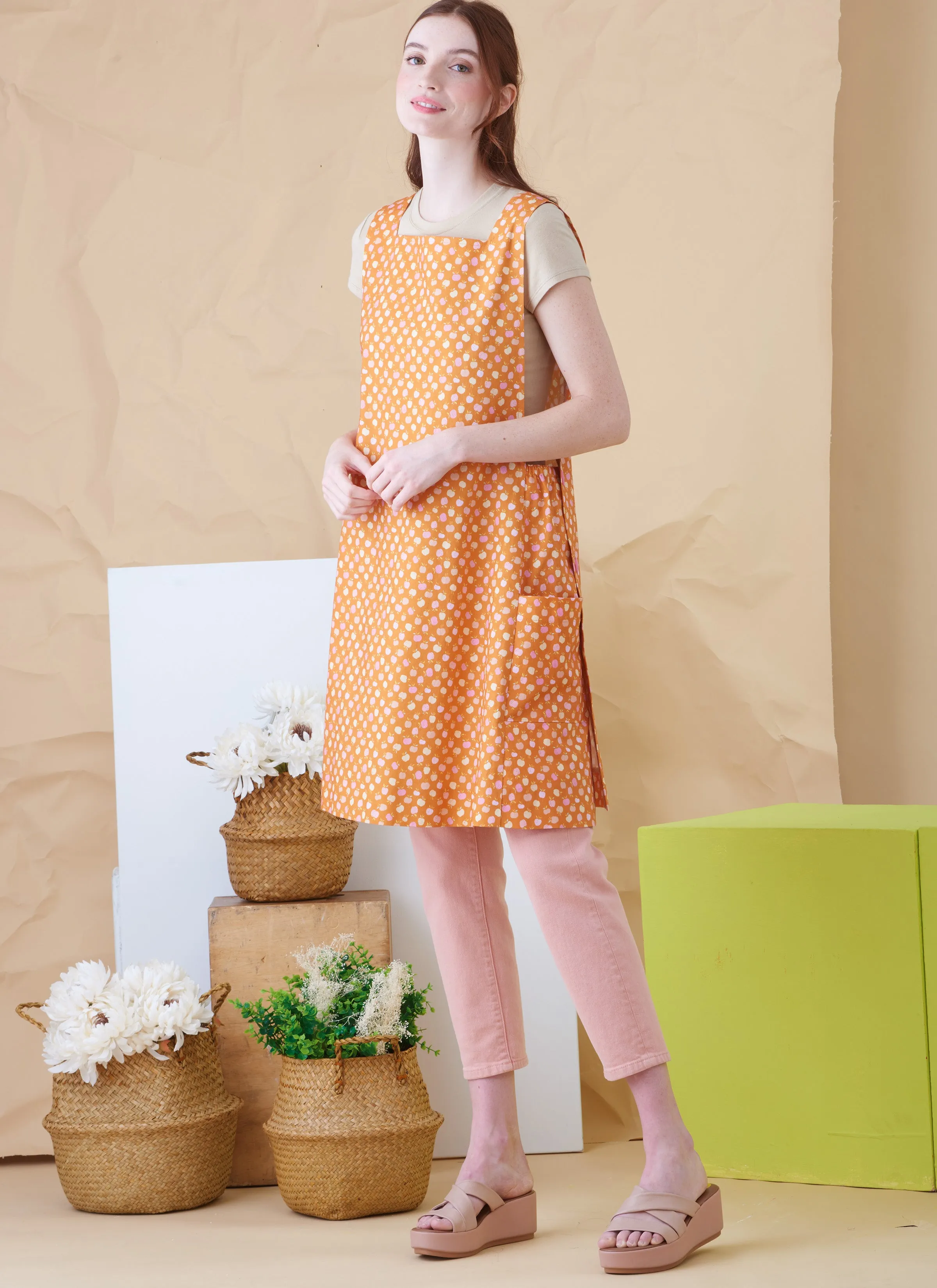 Simplicity Pattern S9766 Misses' Tabard Aprons
