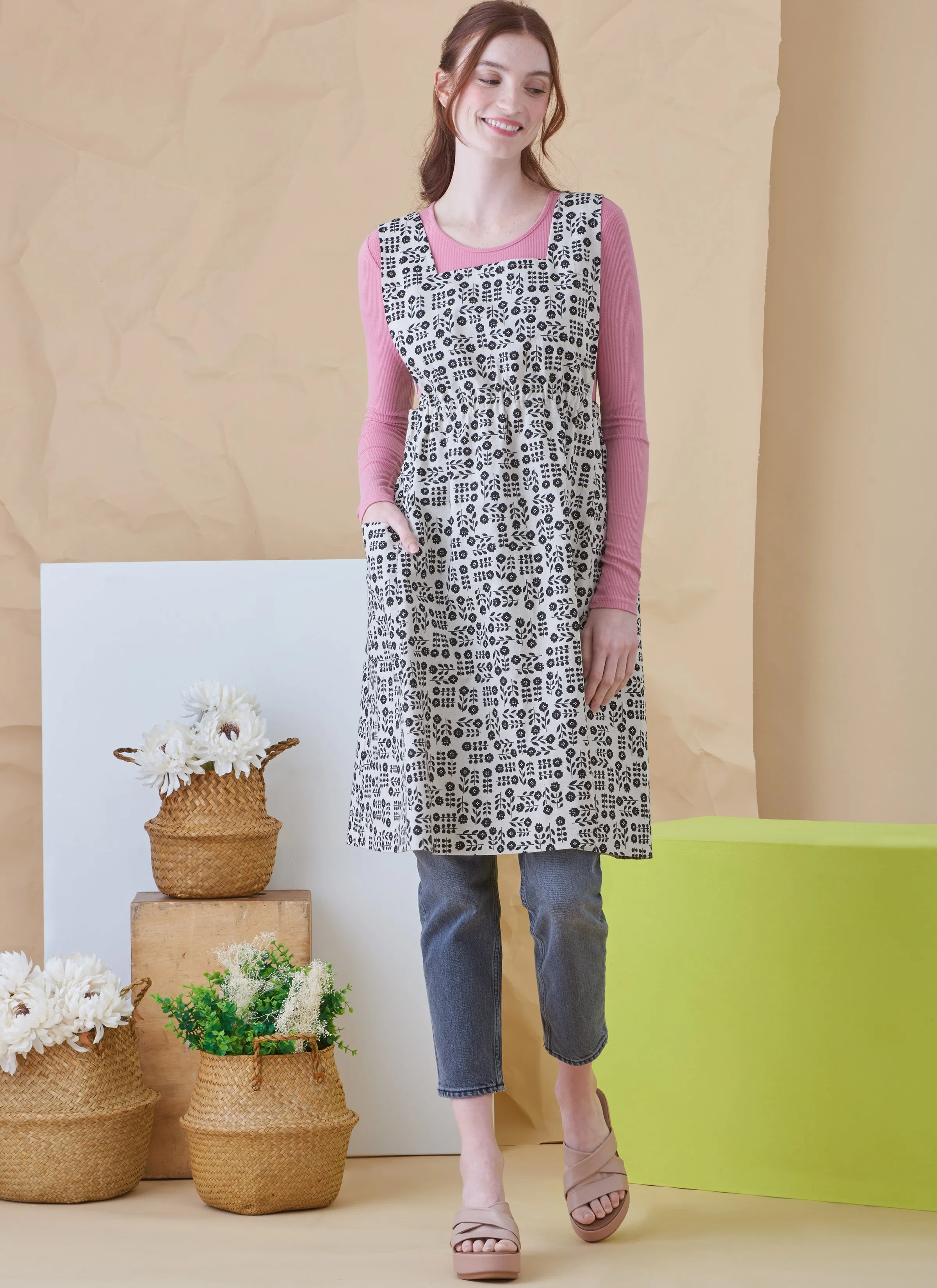 Simplicity Pattern S9766 Misses' Tabard Aprons