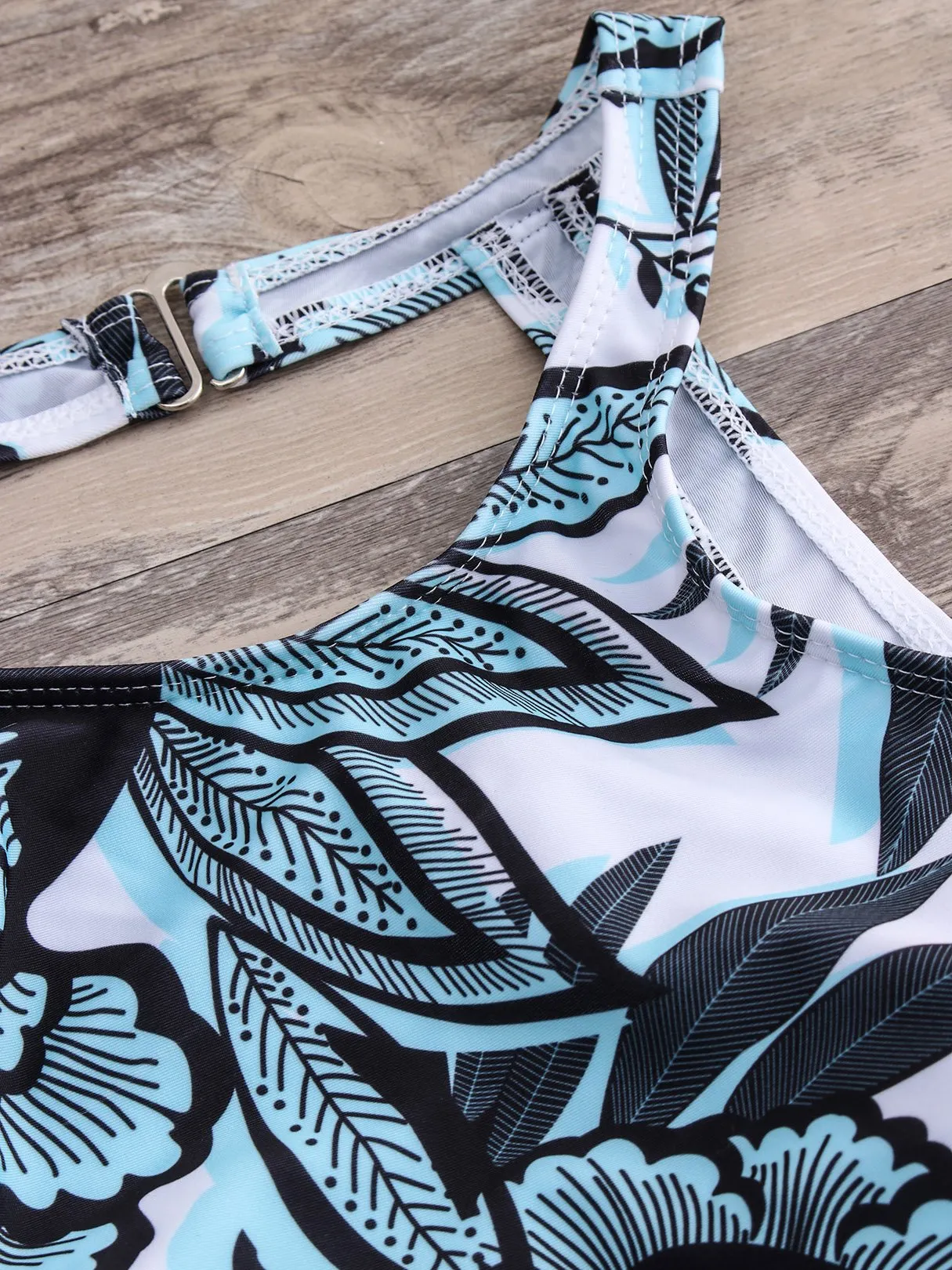 Wholesale Blue Round Neck Halter Floral Print Backless Tankinis