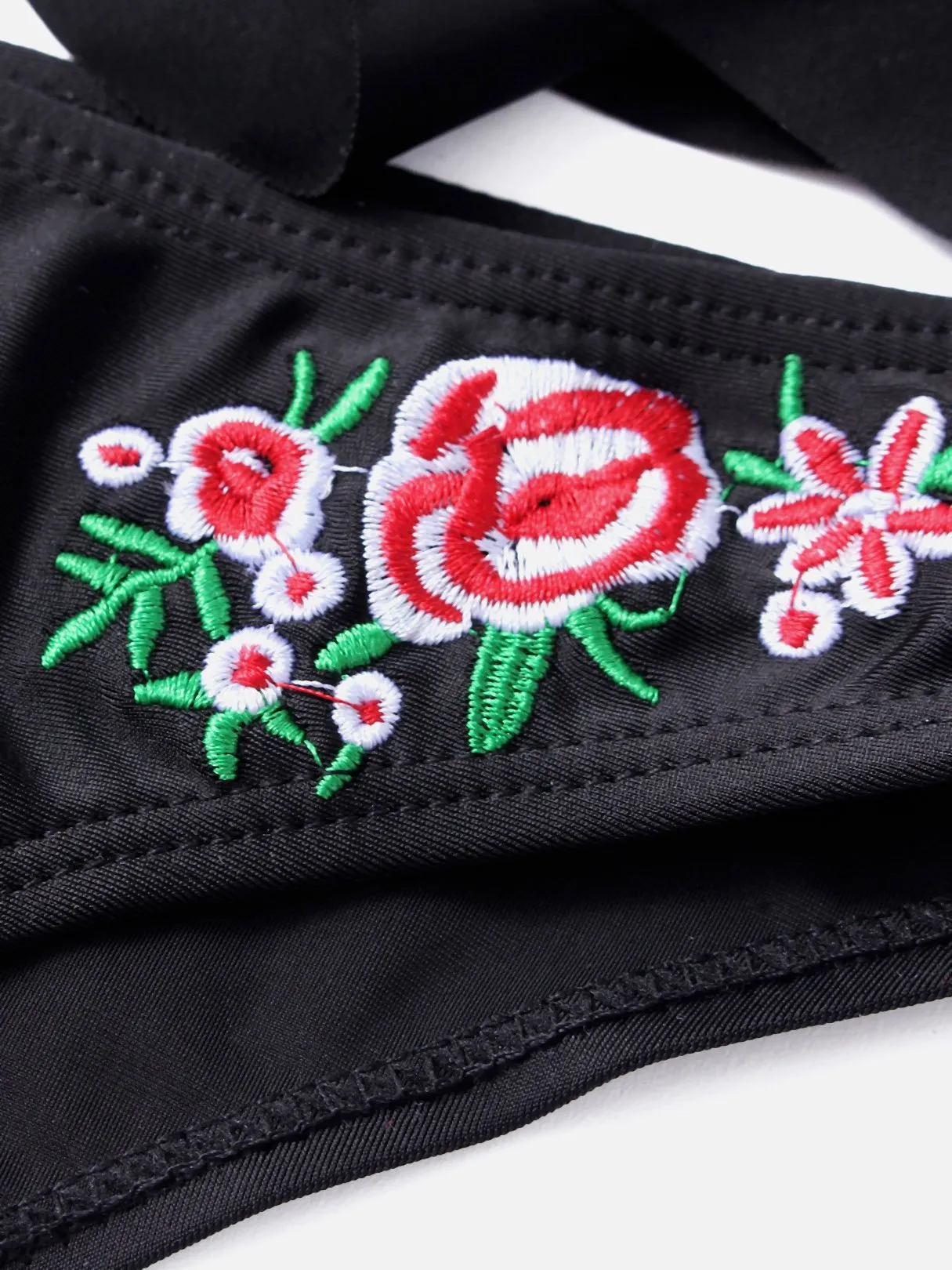 Wholesale Halter V-Neck Embroidered Lace-Up Wireless Sleeveless Black Bikinis