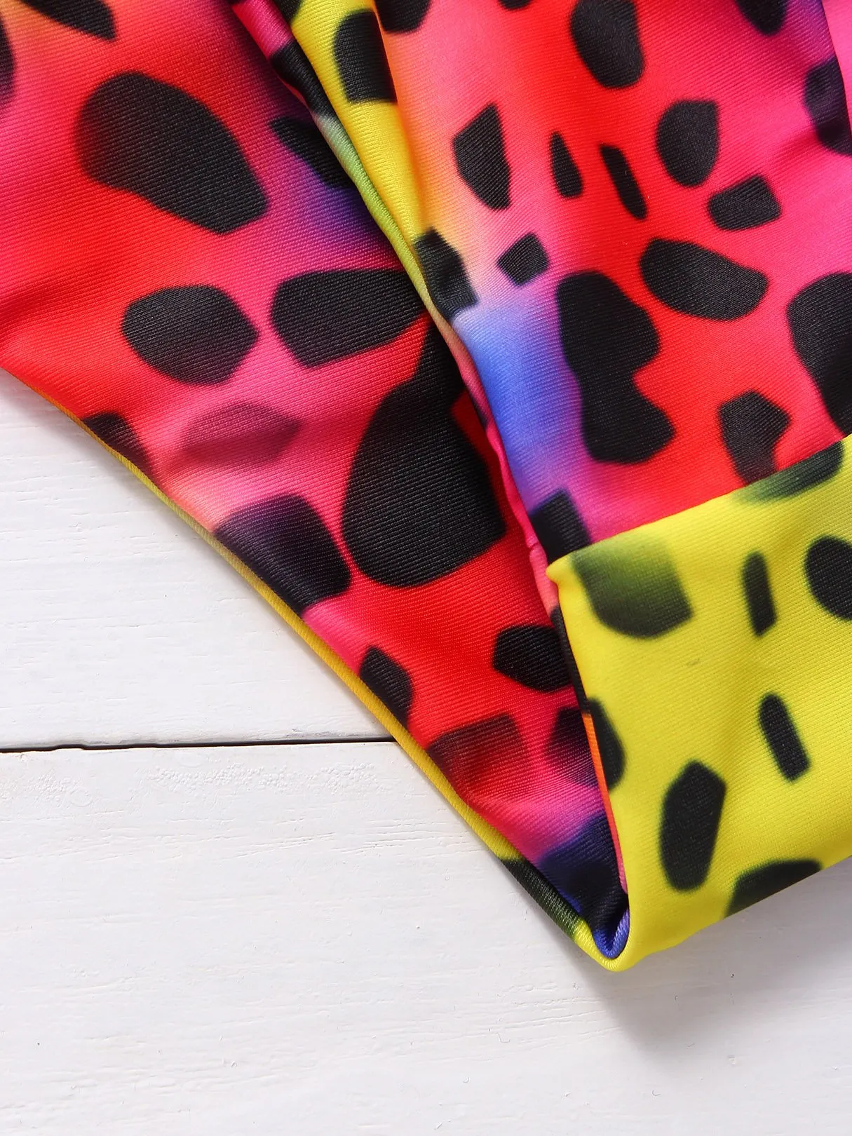 Wholesale Red Scoop Neck Sleeveless Leopard Fantasy Colour Bikinis